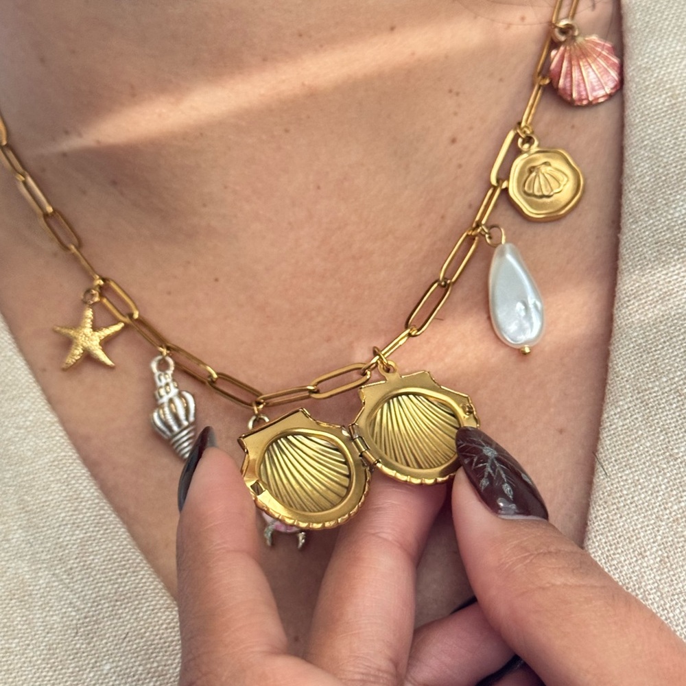 Gold Shell Charm Necklace - Picture 2 of 4
